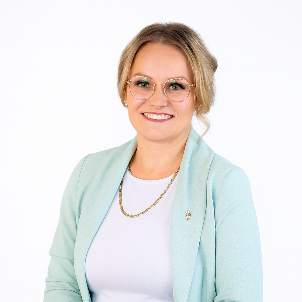 Jaycee Headshot 2